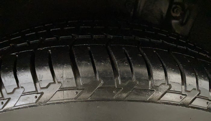 2015 Honda CRV 2.4L 2WD AT, Petrol, Automatic, 1,07,448 km, Right Rear Tyre Tread