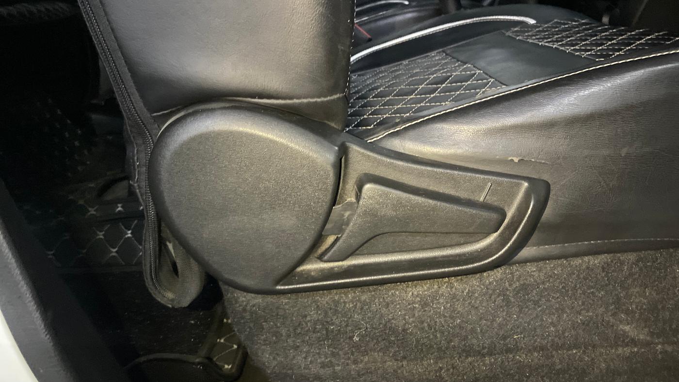 2021 Maruti S PRESSO VXI (O) CNG, CNG, Manual, 94,334 km, Driver Side Adjustment Panel
