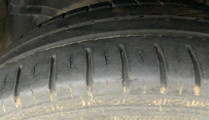 2012 Honda Brio V MT, Petrol, Manual, 77,700 km, Left Front Tyre Tread