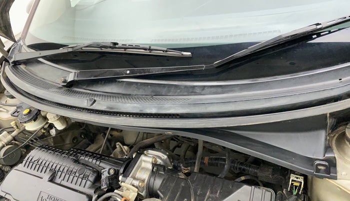 2012 Honda Brio V MT, Petrol, Manual, 77,700 km, Bonnet (hood) - Cowl vent panel has minor damage