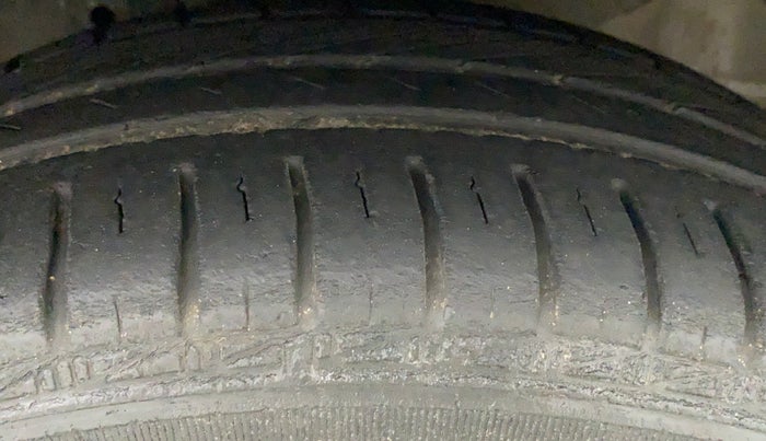 2012 Honda Brio V MT, Petrol, Manual, 77,700 km, Right Front Tyre Tread