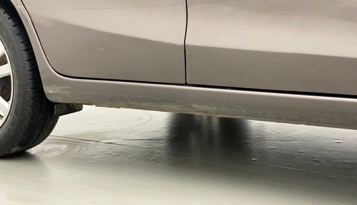 2012 Honda Brio V MT, Petrol, Manual, 77,700 km, Right running board - Slightly dented