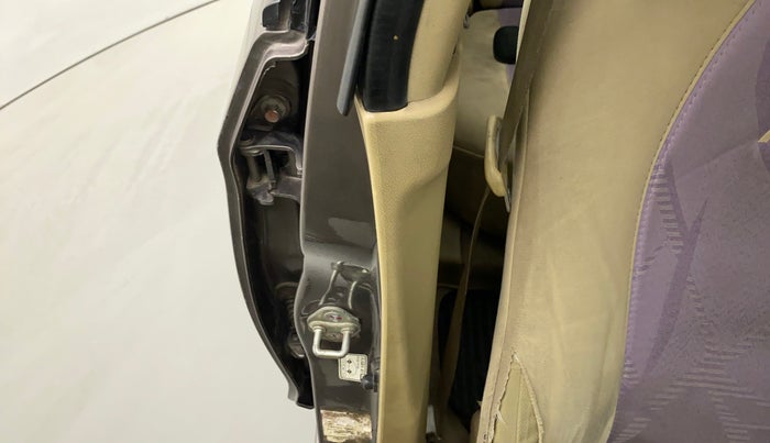 2012 Honda Brio V MT, Petrol, Manual, 77,700 km, Right B pillar - Trim cover damaged