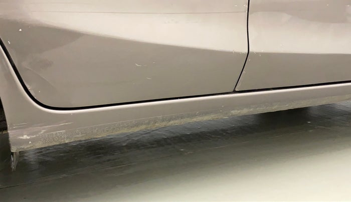 2012 Honda Brio V MT, Petrol, Manual, 77,700 km, Right running board - Paint is slightly faded
