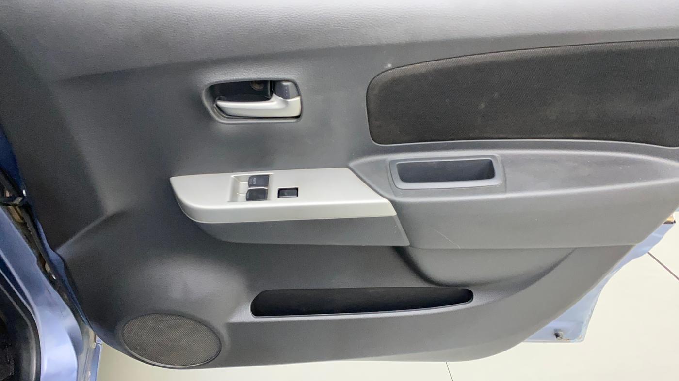 2010 Maruti Wagon R 1.0 LXI, Petrol, Manual, 28,164 km, Driver Side Door Panels Control