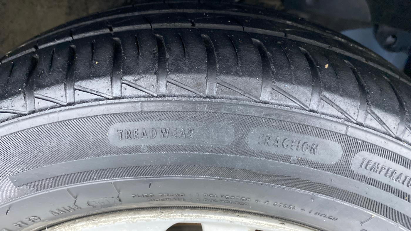 2014 Honda Amaze 1.5 VXMT I DTEC, Diesel, Manual, 76,440 km, Right Front Tyre Tread
