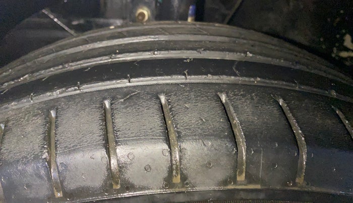 2017 Maruti Baleno ZETA PETROL 1.2, Petrol, Manual, 71,269 km, Left Front Tyre Tread