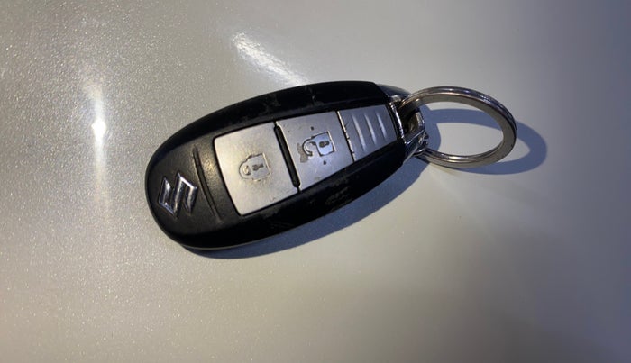 2017 Maruti Baleno ZETA PETROL 1.2, Petrol, Manual, 71,269 km, Key Close Up