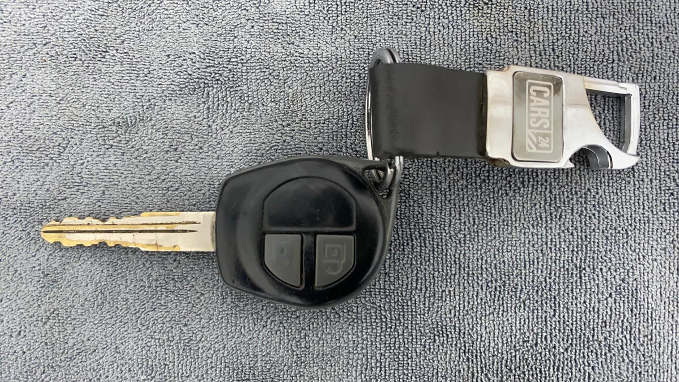 2014 Maruti Swift VXI D, Petrol, Manual, 83,133 km, Key Close Up