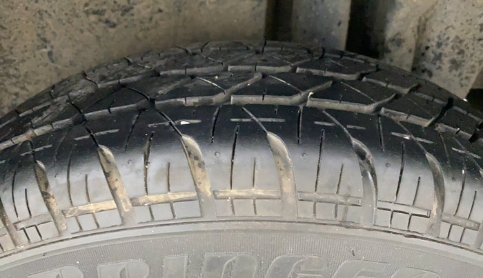 2014 Maruti Swift VXI D, Petrol, Manual, 83,133 km, Left Rear Tyre Tread