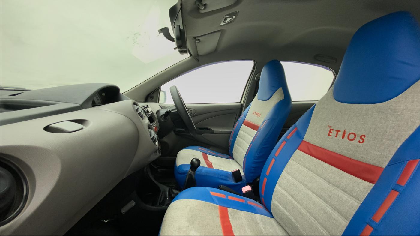 2011 Toyota Etios G, Petrol, Manual, 75,766 km, Right Side Front Door Cabin