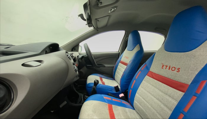 2011 Toyota Etios G, Petrol, Manual, 75,766 km, Right Side Front Door Cabin