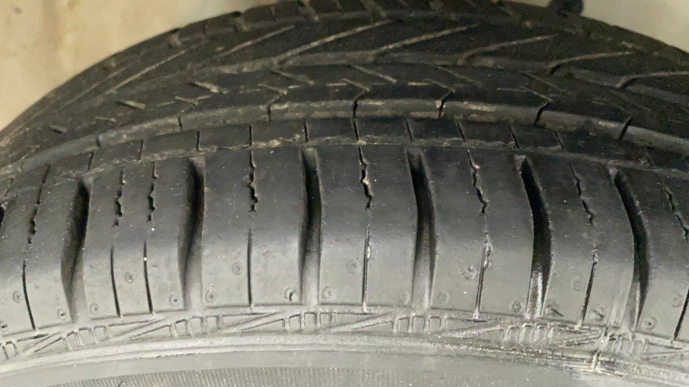 2011 Toyota Etios G, Petrol, Manual, 75,766 km, Right Front Tyre Tread