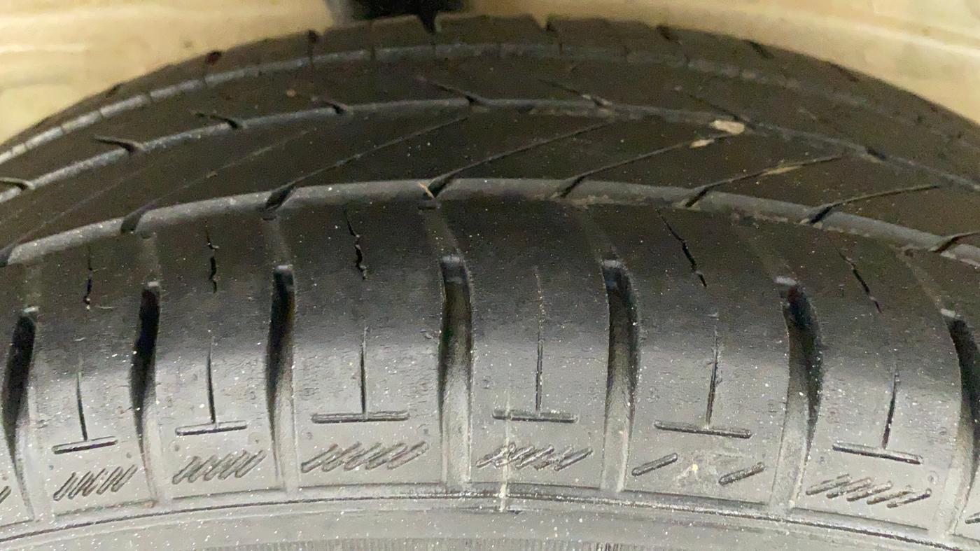 2011 Toyota Etios G, Petrol, Manual, 75,766 km, Right Rear Tyre Tread