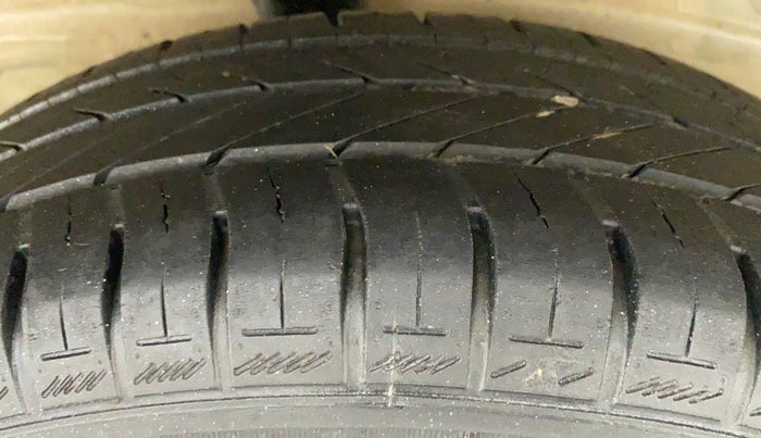 2011 Toyota Etios G, Petrol, Manual, 75,766 km, Right Rear Tyre Tread