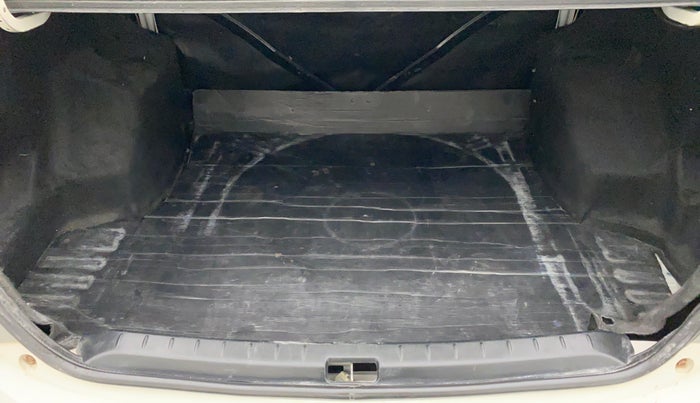2011 Toyota Etios G, Petrol, Manual, 75,766 km, Boot Inside