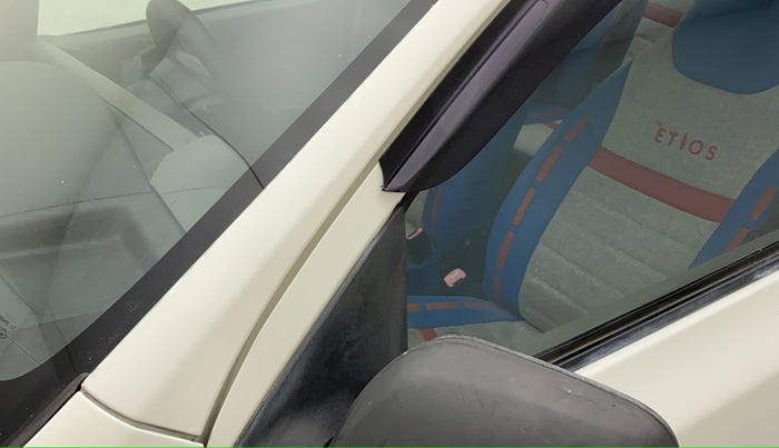 2011 Toyota Etios G, Petrol, Manual, 75,766 km, Left A pillar - Minor scratches