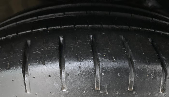 2016 Maruti Baleno ZETA CVT PETROL 1.2, Petrol, Automatic, 31,273 km, Right Front Tyre Tread