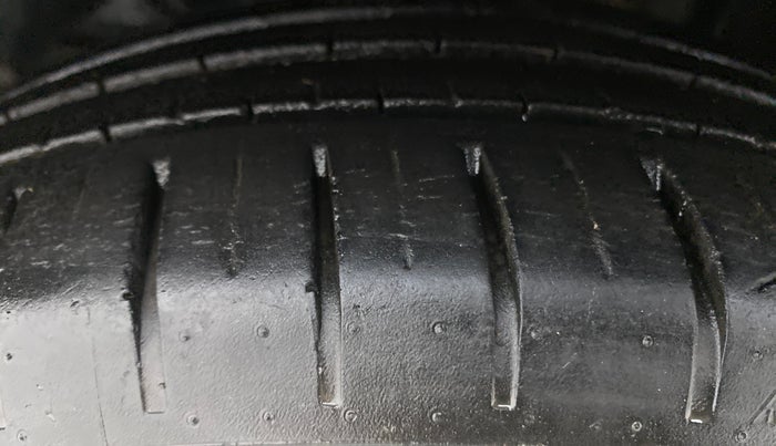 2016 Maruti Baleno ZETA CVT PETROL 1.2, Petrol, Automatic, 31,273 km, Left Front Tyre Tread