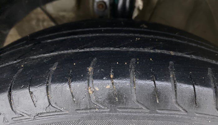 2018 Maruti Swift VDI, Diesel, Manual, 86,616 km, Left Front Tyre Tread
