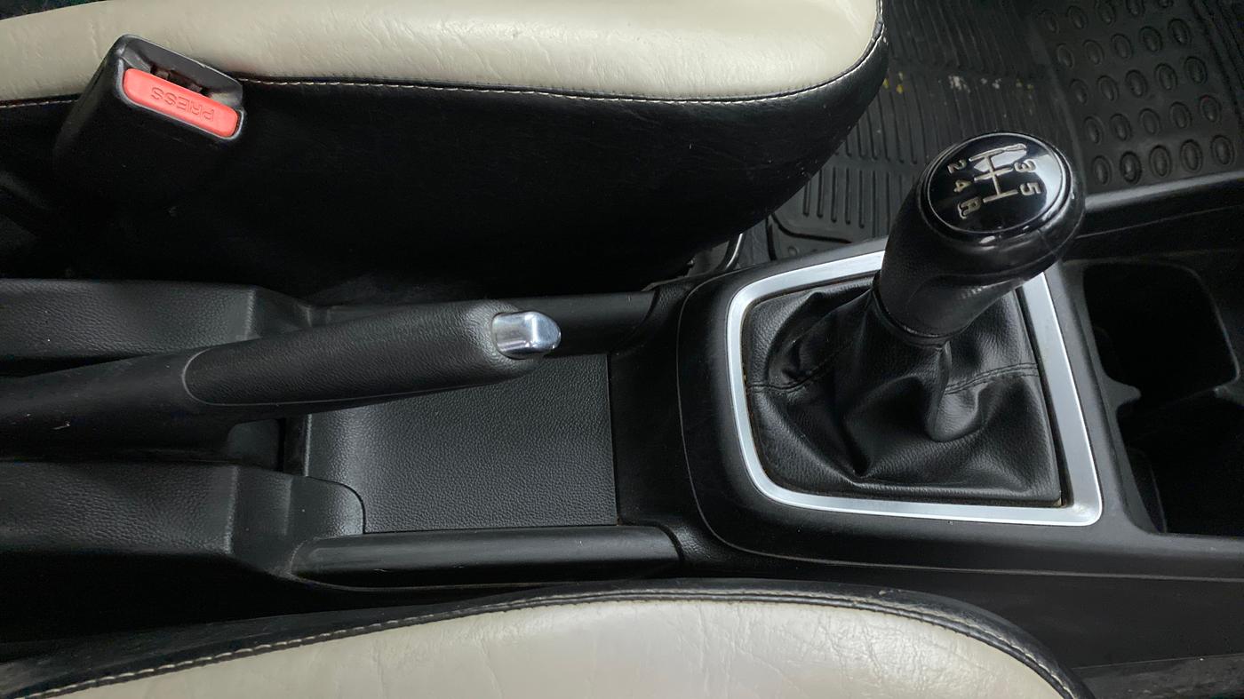 2018 Maruti Swift VDI, Diesel, Manual, 86,616 km, Gear Lever