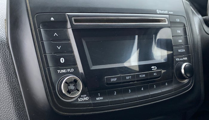 2018 Maruti Swift VDI, Diesel, Manual, 86,616 km, Infotainment system - Button has minor damage