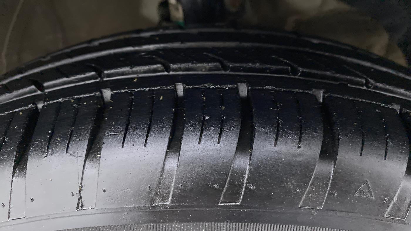 2018 Maruti Swift VDI, Diesel, Manual, 86,616 km, Right Front Tyre Tread