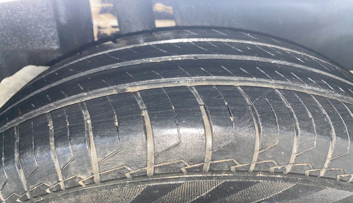 2023 Maruti Dzire VXI, Petrol, Manual, 26,374 km, Right Rear Tyre Tread
