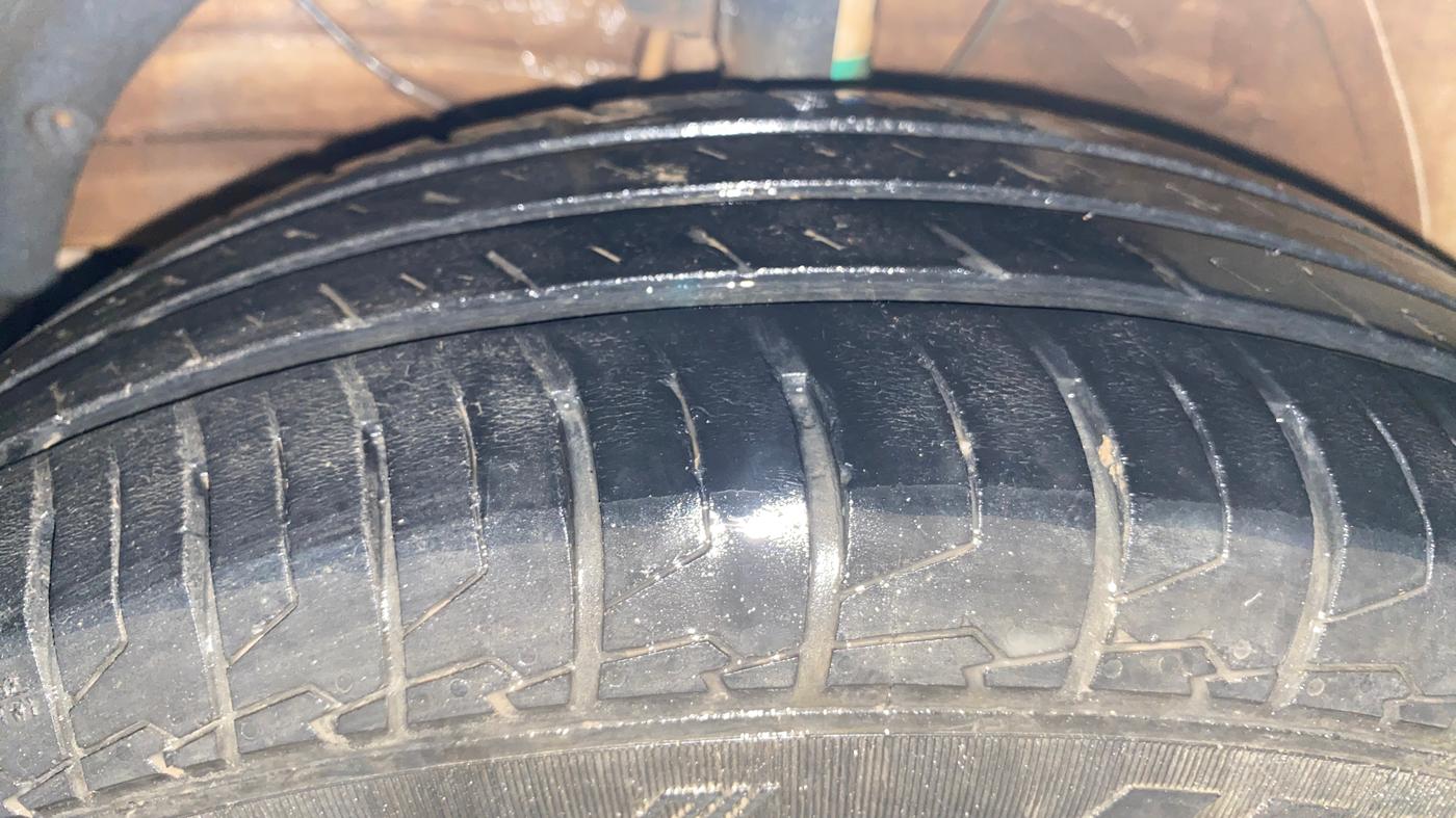 2023 Maruti Dzire VXI, Petrol, Manual, 26,395 km, Left Front Tyre Tread