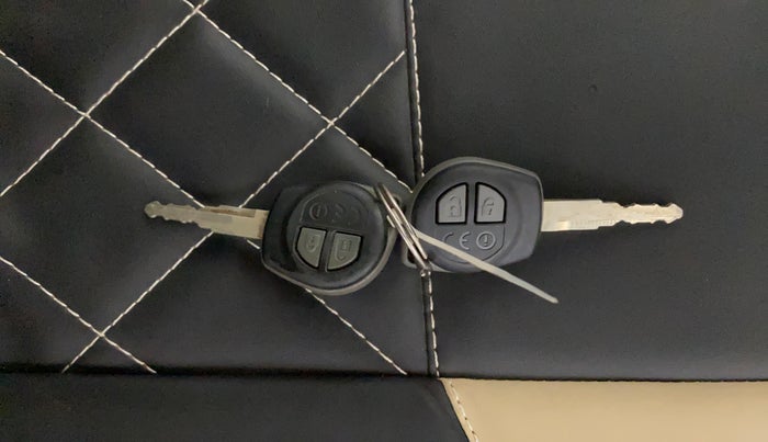 2023 Maruti Dzire VXI, Petrol, Manual, 26,374 km, Key Close Up