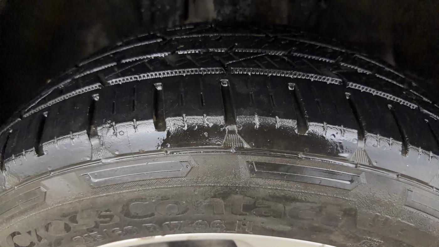 2018 Jeep Compass LIMITED 1.4 PETROL AT, Petrol, Automatic, 13,759 km, Right Front Tyre Tread