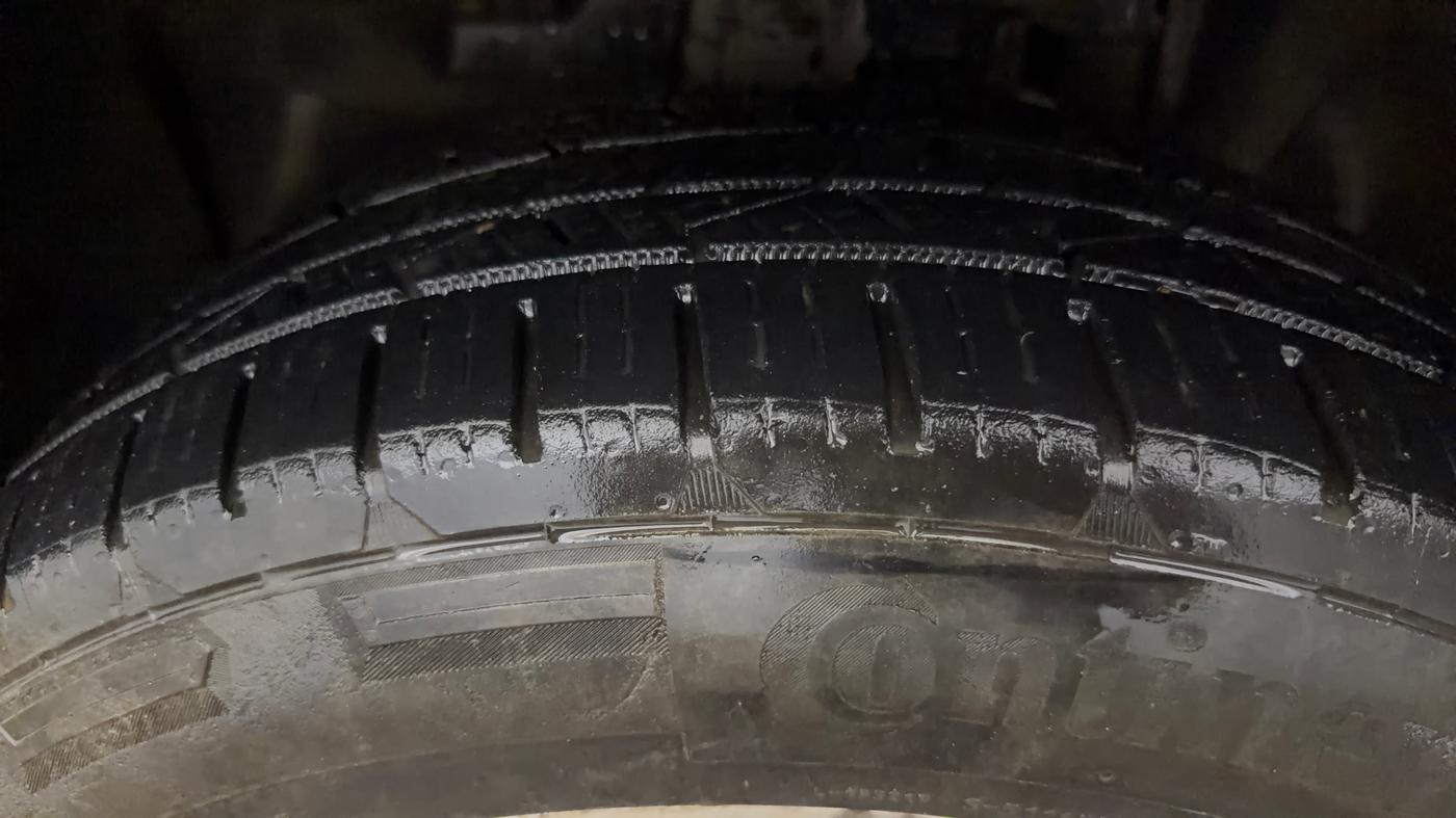 2018 Jeep Compass LIMITED 1.4 PETROL AT, Petrol, Automatic, 13,759 km, Left Front Tyre Tread