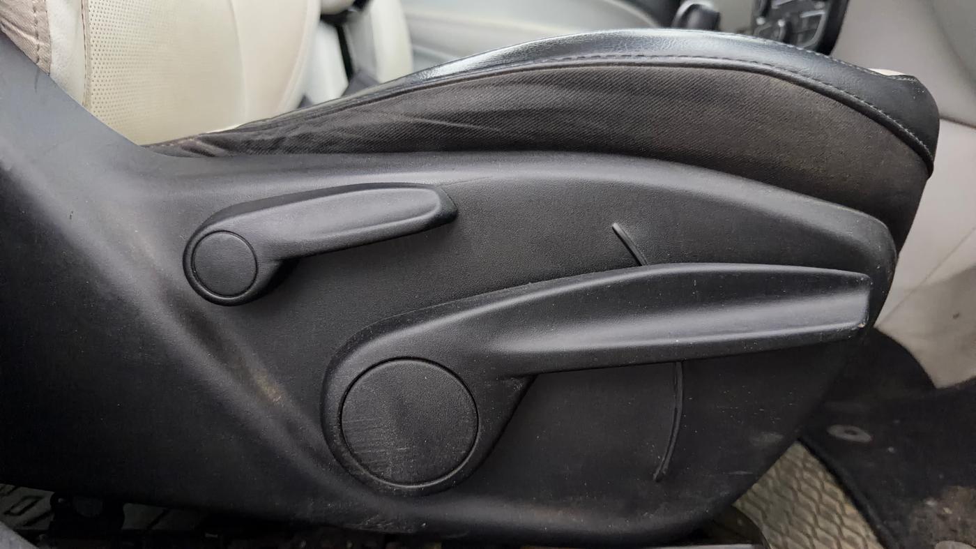 2018 Jeep Compass LIMITED 1.4 PETROL AT, Petrol, Automatic, 13,759 km, Driver Side Adjustment Panel