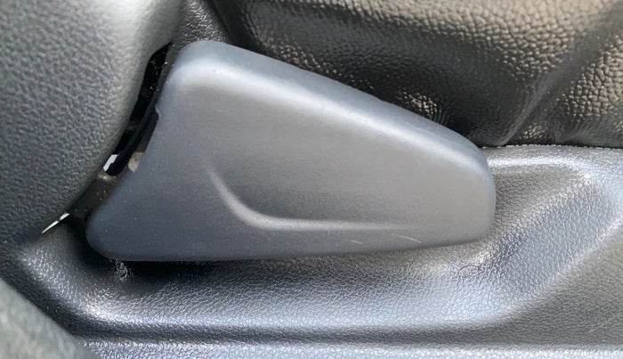 2016 Renault Kwid RXT 0.8, Petrol, Manual, 58,022 km, Driver Side Adjustment Panel