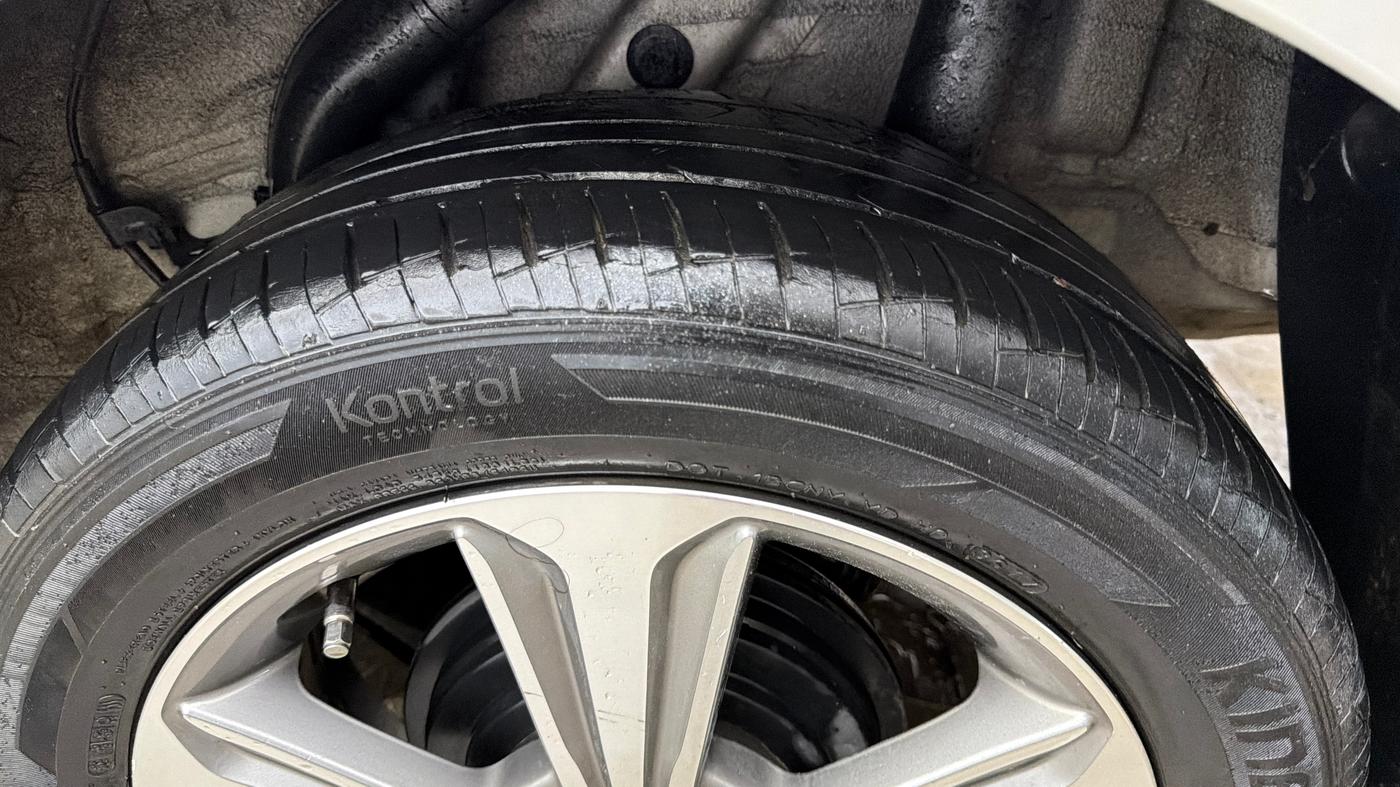 2017 Hyundai Verna 1.6 VTVT SX, Petrol, Manual, 77,875 km, Left Rear Tyre Tread