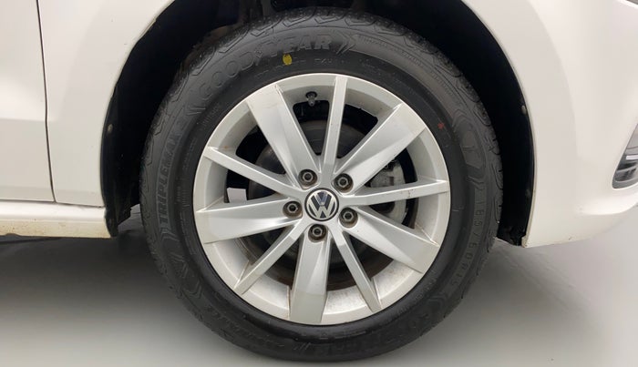 2017 Volkswagen Polo HIGHLINE1.2L, Petrol, Manual, 35,932 km, Right Front Wheel