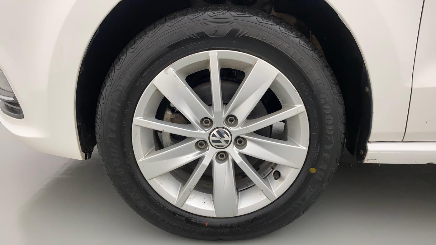 2017 Volkswagen Polo HIGHLINE1.2L, Petrol, Manual, 35,932 km, Left Front Wheel