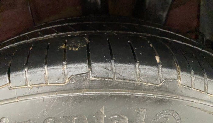 2014 Hyundai Xcent SX 1.2 (O), CNG, Manual, 80,125 km, Left Rear Tyre Tread