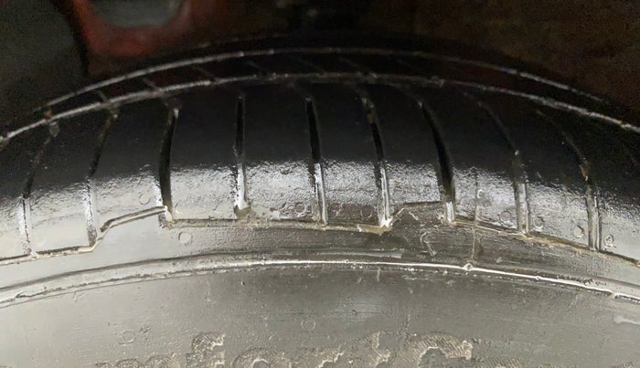 2014 Hyundai Xcent SX 1.2 (O), CNG, Manual, 80,125 km, Left Front Tyre Tread