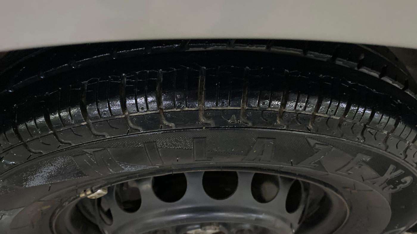 2014 Maruti Alto 800 LXI, Petrol, Manual, 70,173 km, Left Front Tyre Tread
