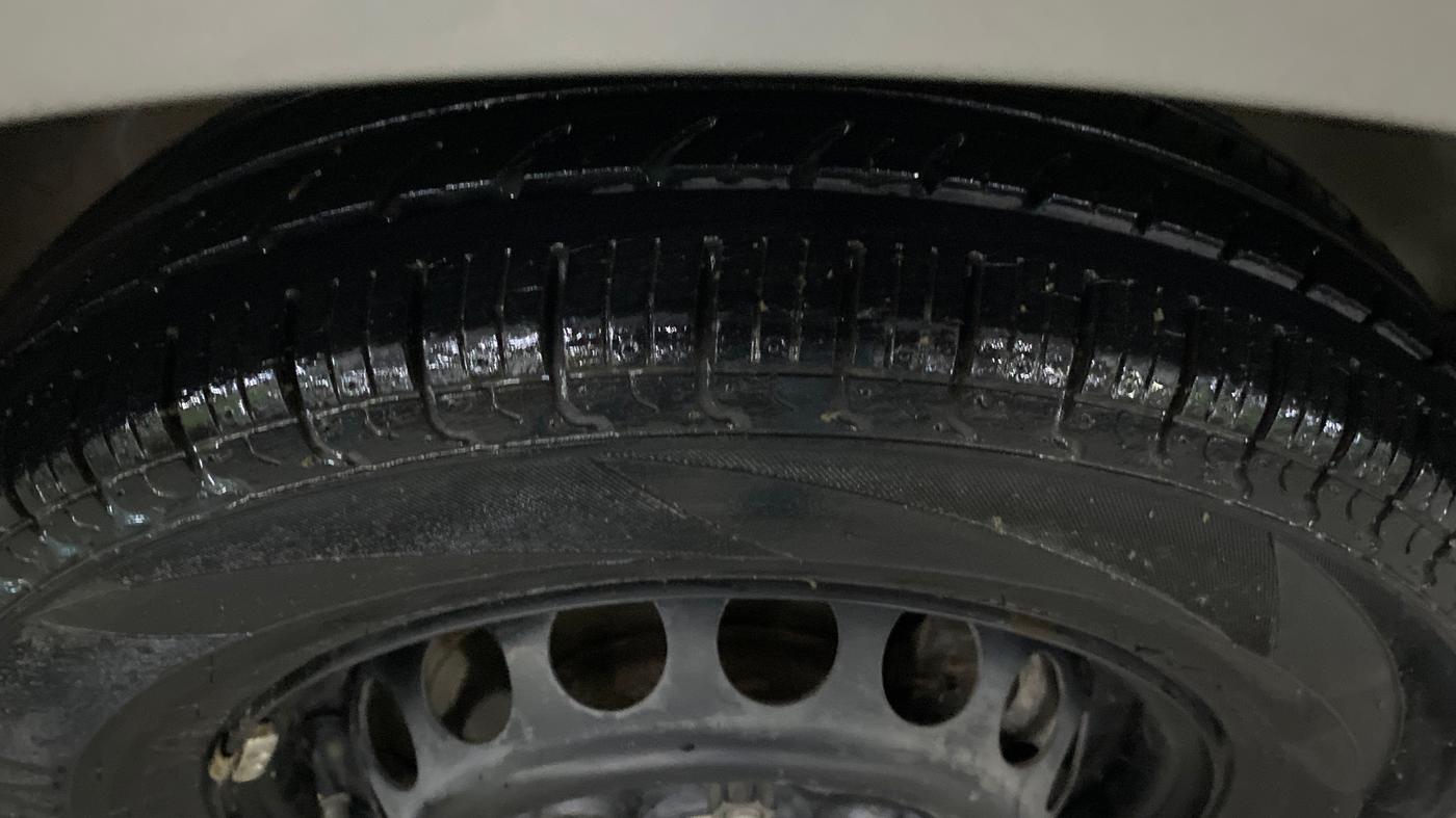 2014 Maruti Alto 800 LXI, Petrol, Manual, 70,173 km, Right Front Tyre Tread