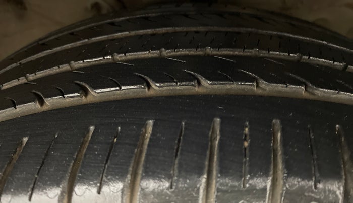 2017 Hyundai Verna FLUIDIC 1.6 VTVT SX AT, Petrol, Automatic, 51,063 km, Right Front Tyre Tread