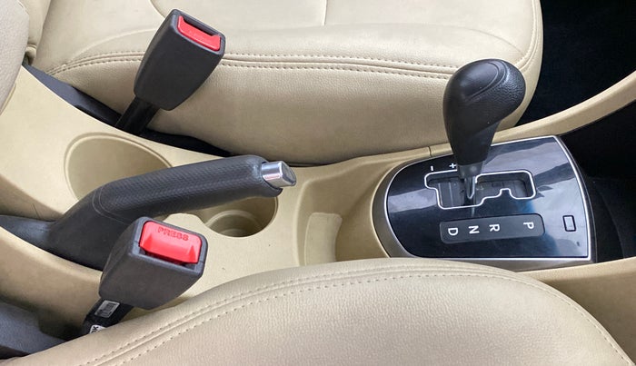 2017 Hyundai Verna FLUIDIC 1.6 VTVT SX AT, Petrol, Automatic, 51,063 km, Gear Lever