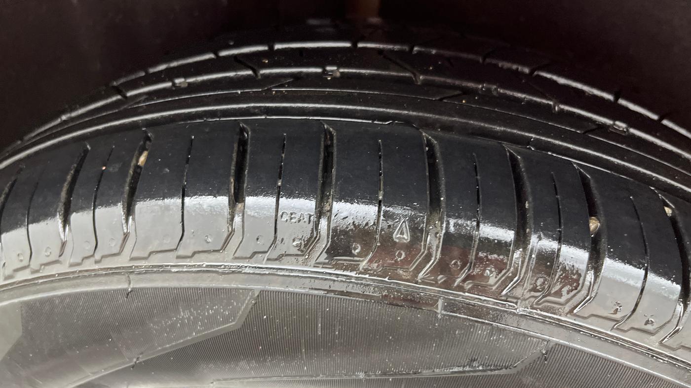 2015 Ford Ecosport TITANIUM 1.5L PETROL AT, Petrol, Automatic, 47,801 km, Right Rear Tyre Tread