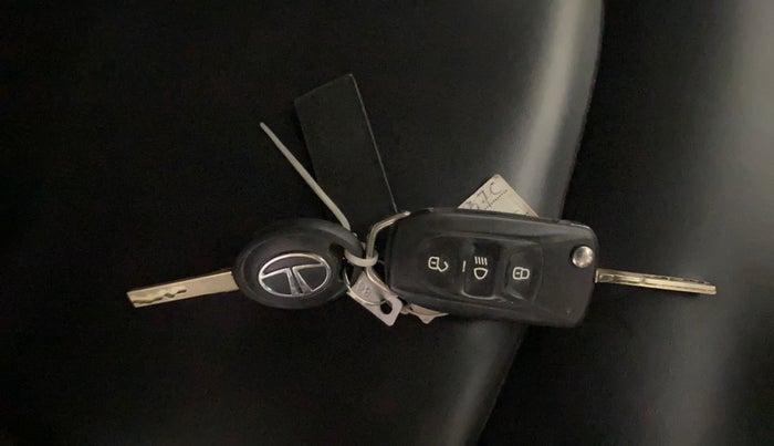 2019 Tata NEXON XM PETROL, Petrol, Manual, 18,449 km, Key Close Up