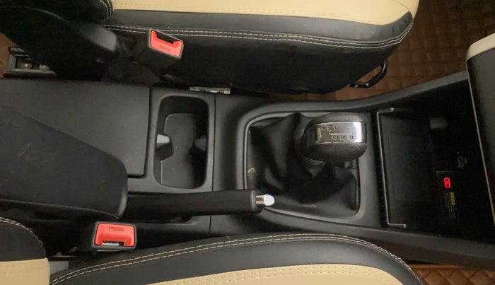 2024 Renault TRIBER RXZ AMT, Petrol, Automatic, 34,149 km, Gear Lever