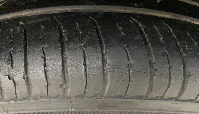 2024 Renault TRIBER RXZ AMT, Petrol, Automatic, 34,149 km, Right Rear Tyre Tread