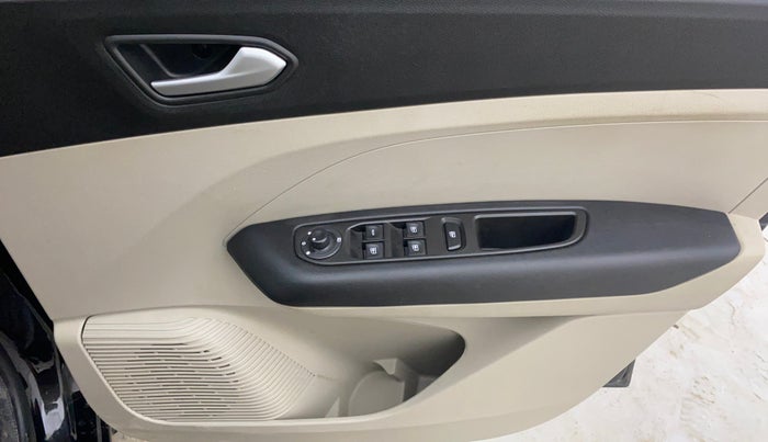 2024 Renault TRIBER RXZ AMT, Petrol, Automatic, 34,149 km, Driver Side Door Panels Control