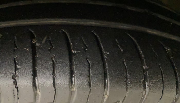 2024 Renault TRIBER RXZ AMT, Petrol, Automatic, 34,149 km, Left Front Tyre Tread