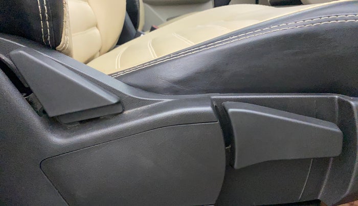 2024 Renault TRIBER RXZ AMT, Petrol, Automatic, 34,149 km, Driver Side Adjustment Panel